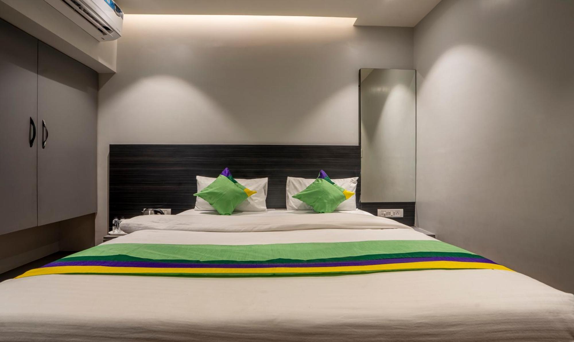 Treebo Prasha Hotel Nászik Kültér fotó