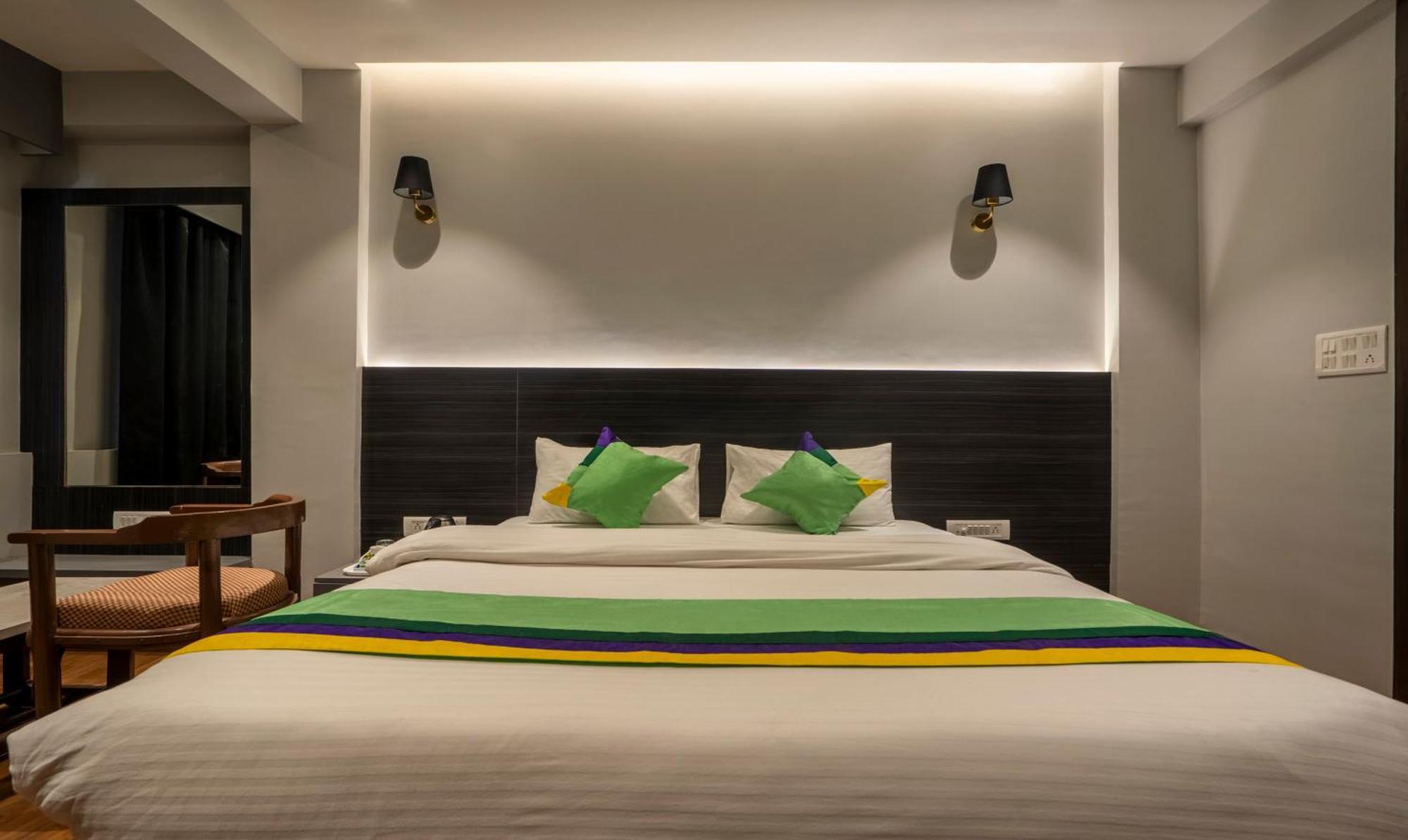 Treebo Prasha Hotel Nászik Kültér fotó