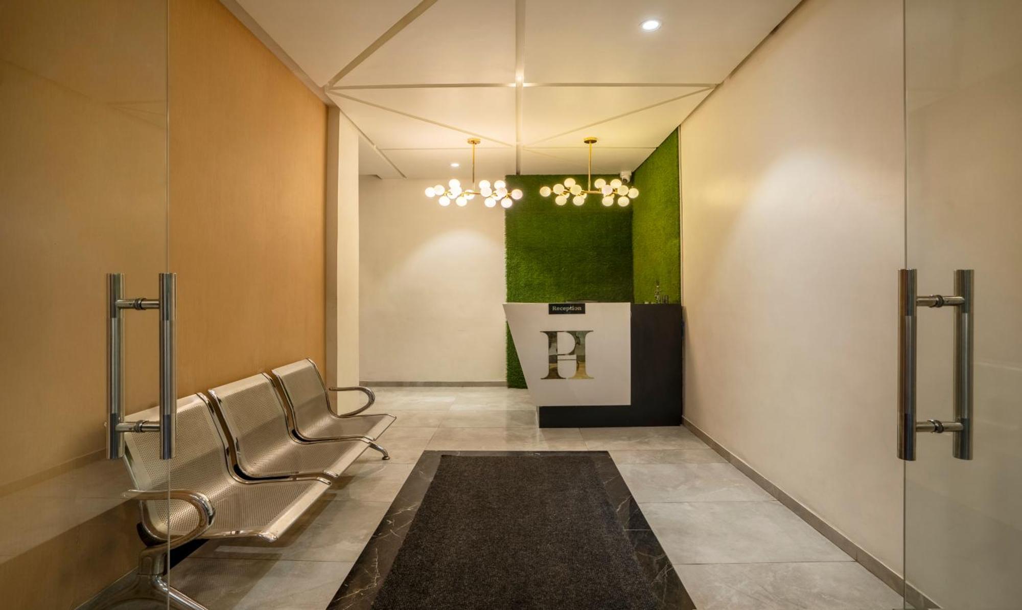 Treebo Prasha Hotel Nászik Kültér fotó